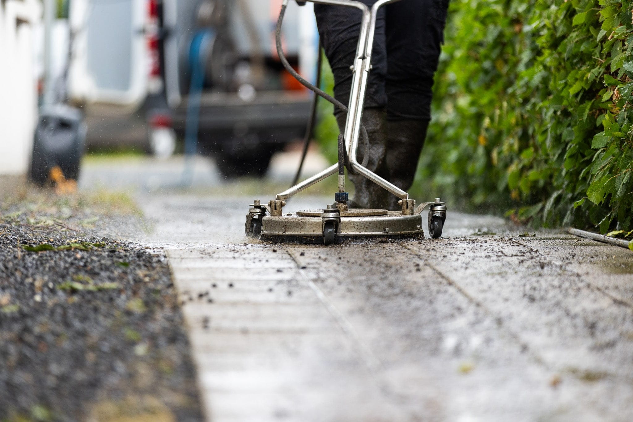 Rengøring af fliser med højtryksrenser